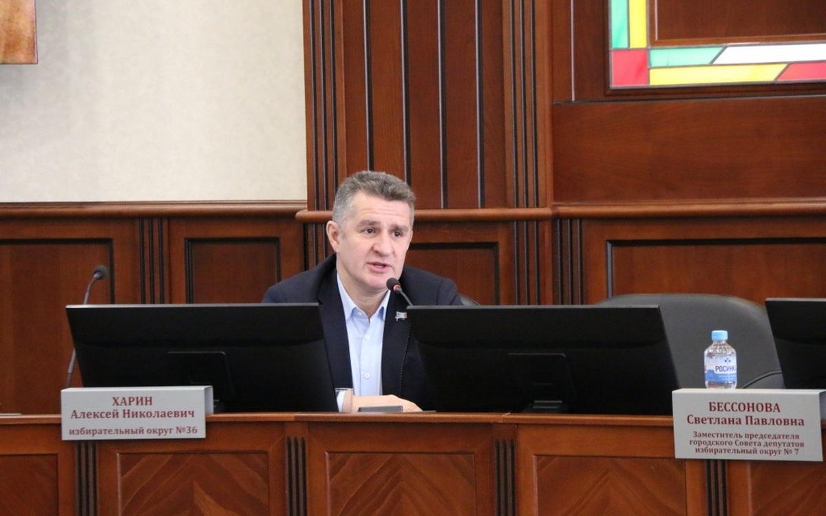    В Липецке депутаты попросили прекратить закупать некачественные лифты городского Совета депутатов