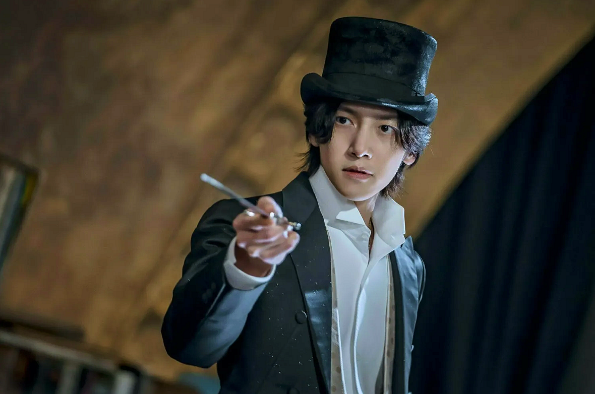 Кадр из дорамы «Звуки волшебства» (2022)