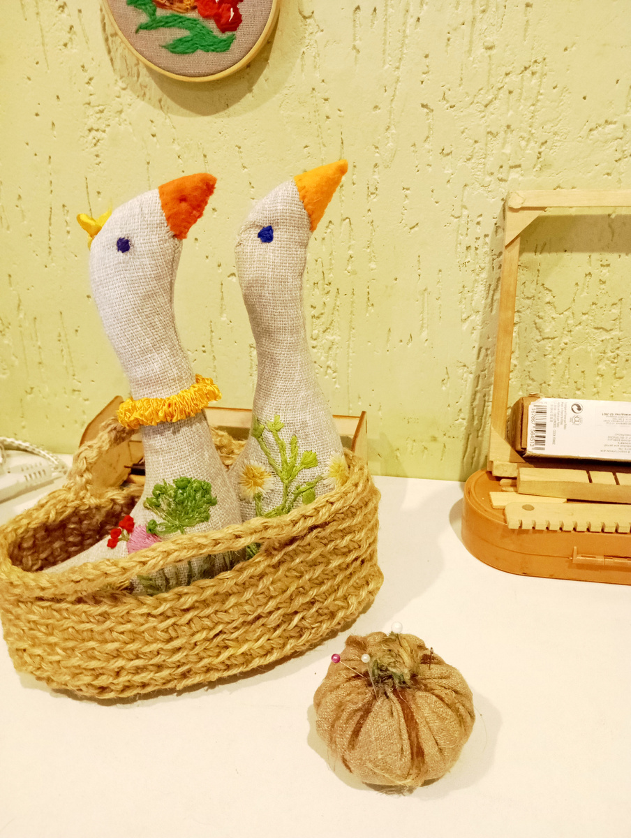 Гуси в корзинке