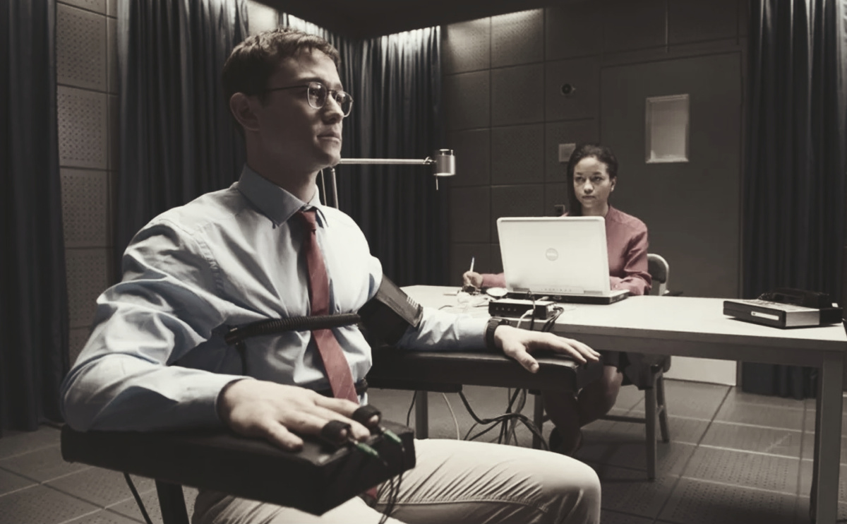 кадр из кинофильма «Сноуден» режиссёра Оливера Стоуна