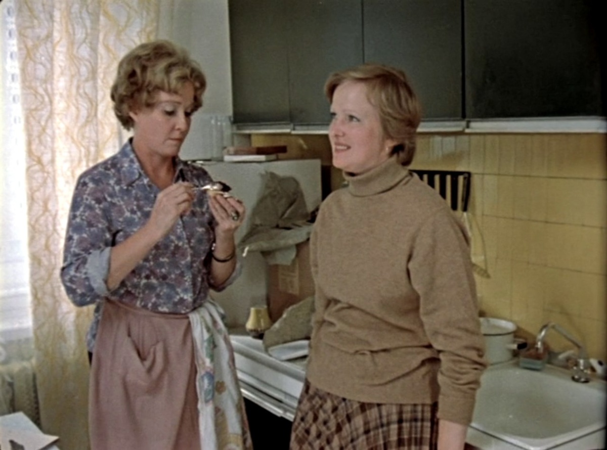 мать  и Татьяна  Кольцова кадр из фильма «Вам и не снилось»