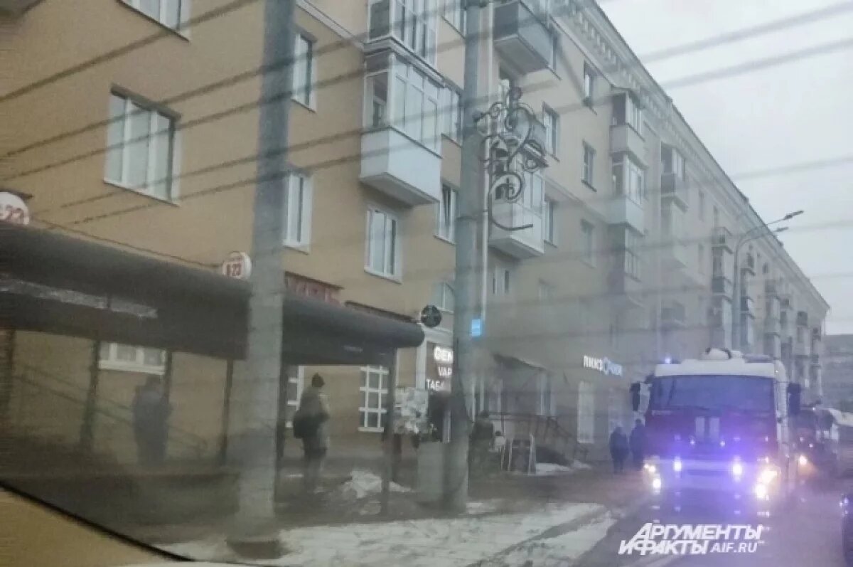    На место прибыли огнеборцы.