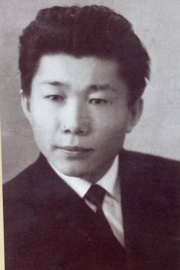 «Фото моего дедушки в семейном альбоме»