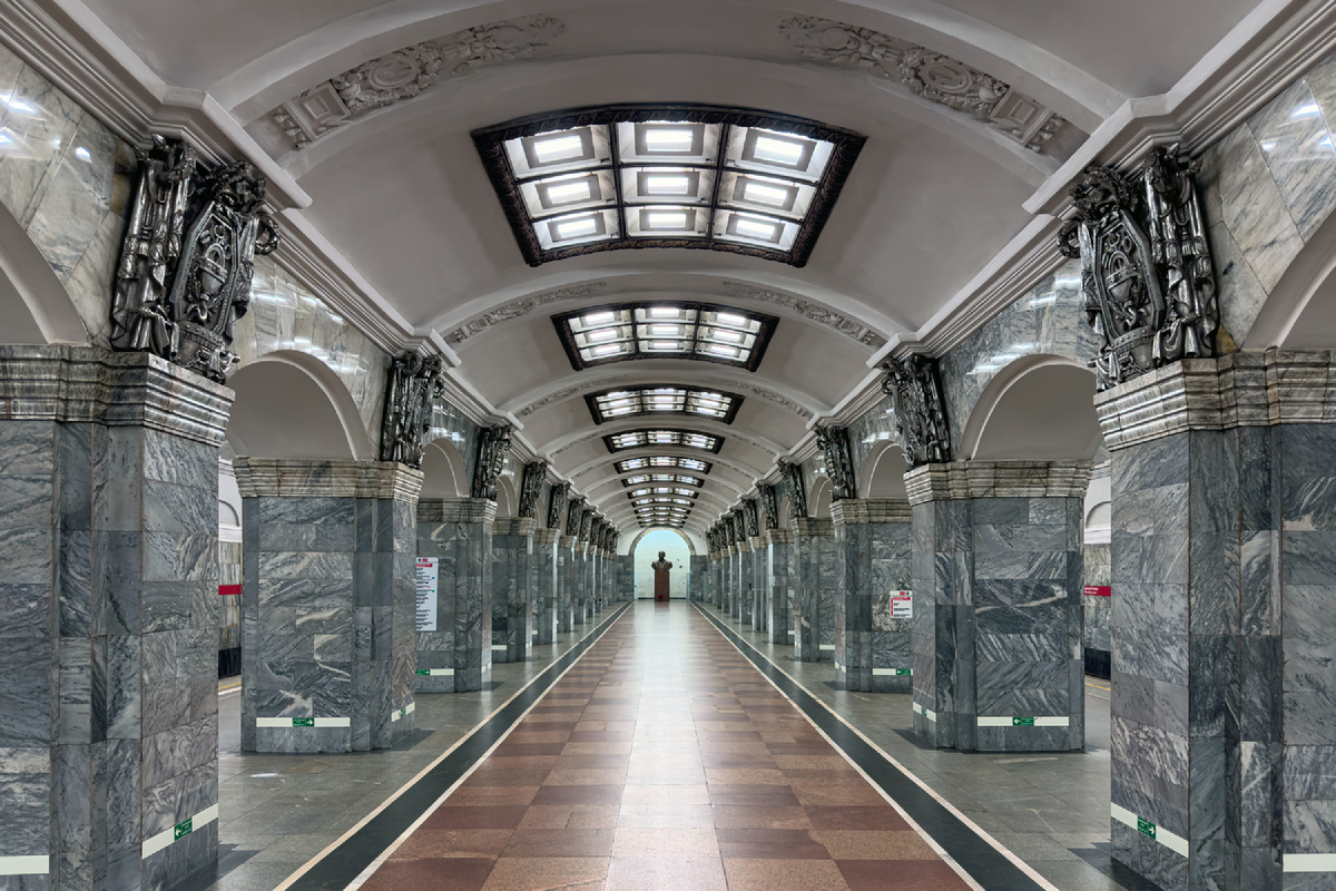 Источник: https://ru.m.wikipedia.org/wiki/Кировский_завод_(станция_метро)