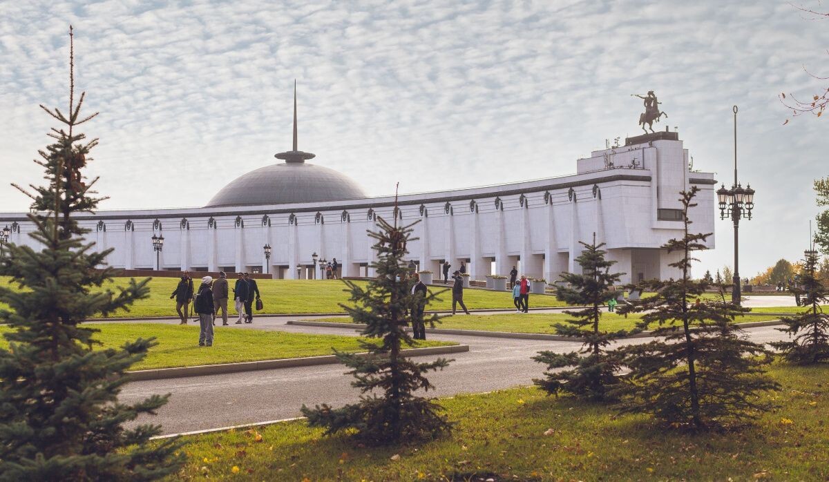     Экспонаты в Музее Победы: гимнастерка и шлемофон участницы Великой Отечественной войны, водителя-механика танка Александры Митрофановны Ращупкиной Источник: victorymuseum.ru Автор фото: Пресс-служба Музея Победы