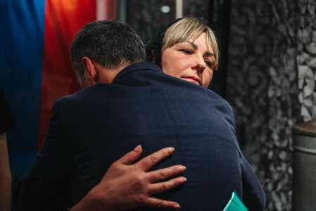 На церемонию дочку погибшей женщины