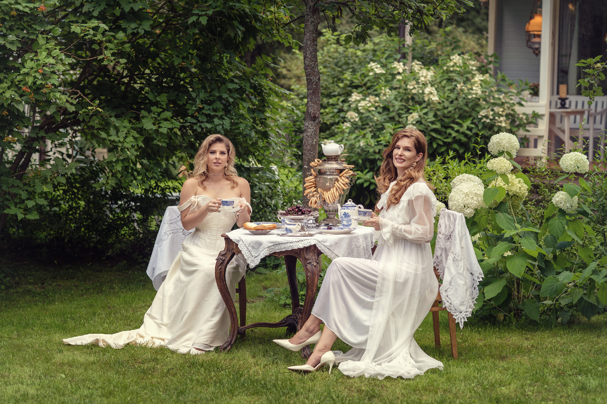 Фотография из архива основательниц клуба Women's foundation Club