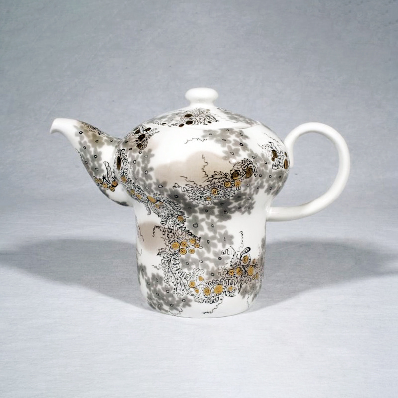 Чайник из сервиза «Весенний». 1970 год, Вербилки. Автор формы Борис Ефимович Калита, автор росписи Галина Александровна Кузнецова