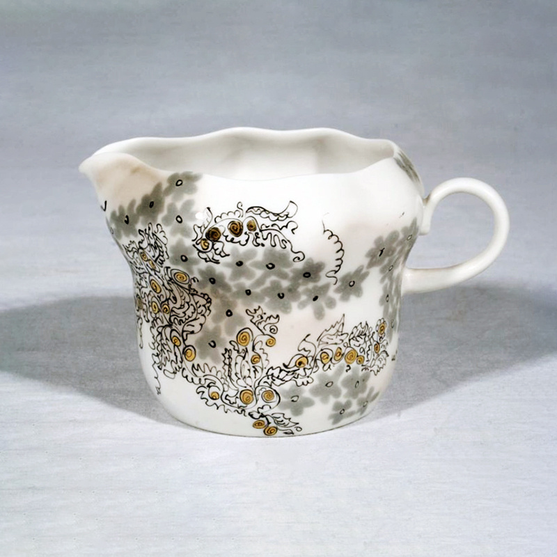 Молочник из сервиза «Весенний». 1970 год, Вербилки. Автор формы Борис Ефимович Калита, автор росписи Галина Александровна Кузнецова