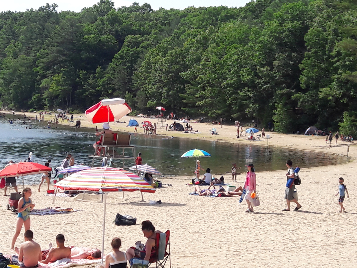 Пляж на Волден Понде. Фото автора.