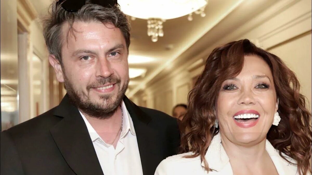 Азиза с бывшим мужем