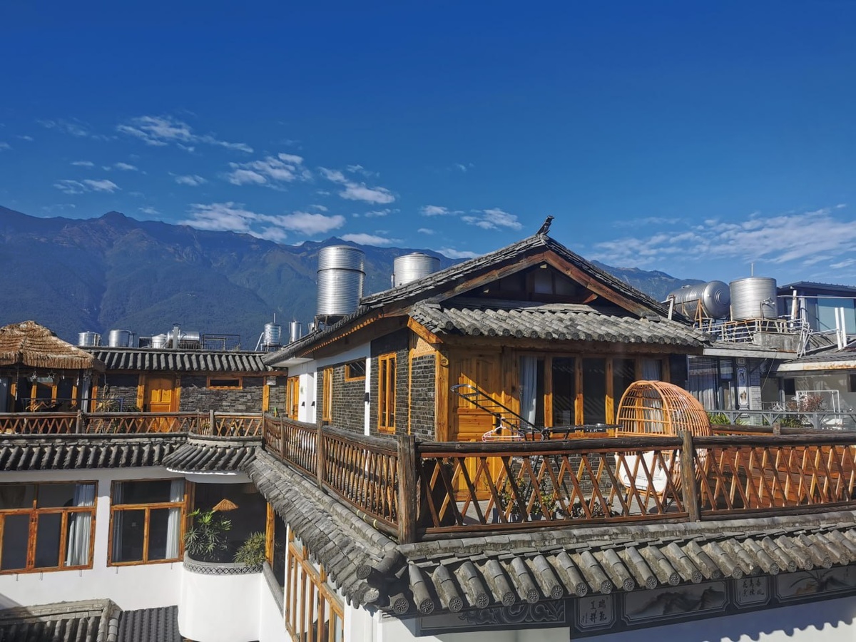 Вот такие там виды из гостиниц