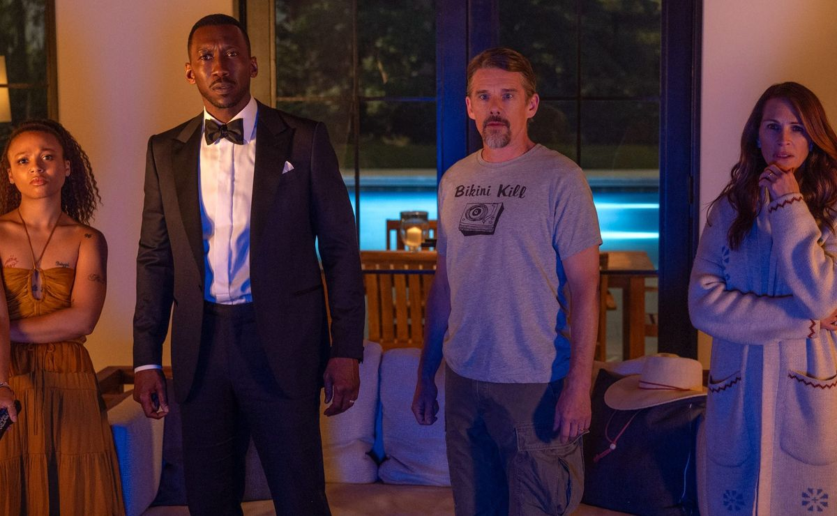 сюжет фильма оставь мир позади