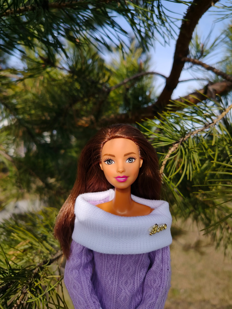 Джойс радуется весеннему солнышку 