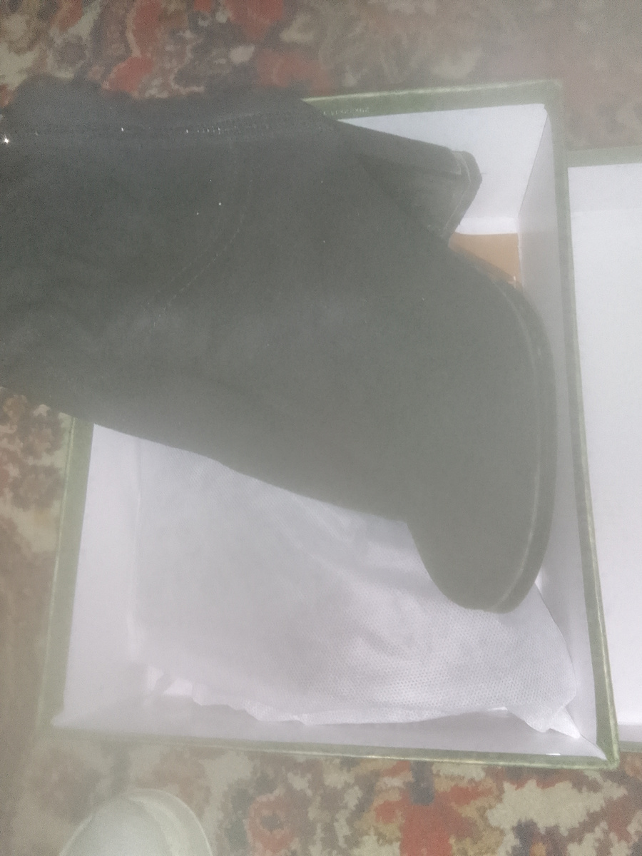 Плохая камера. Много фото не делаю. Под верхним сапогом лежит уже в мешочке сапог. 