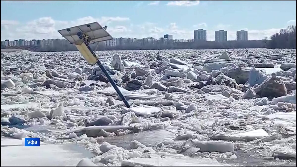    Ледоход в Уфе оказался одним из самых масштабных за последние годы - сюжет «Вестей»