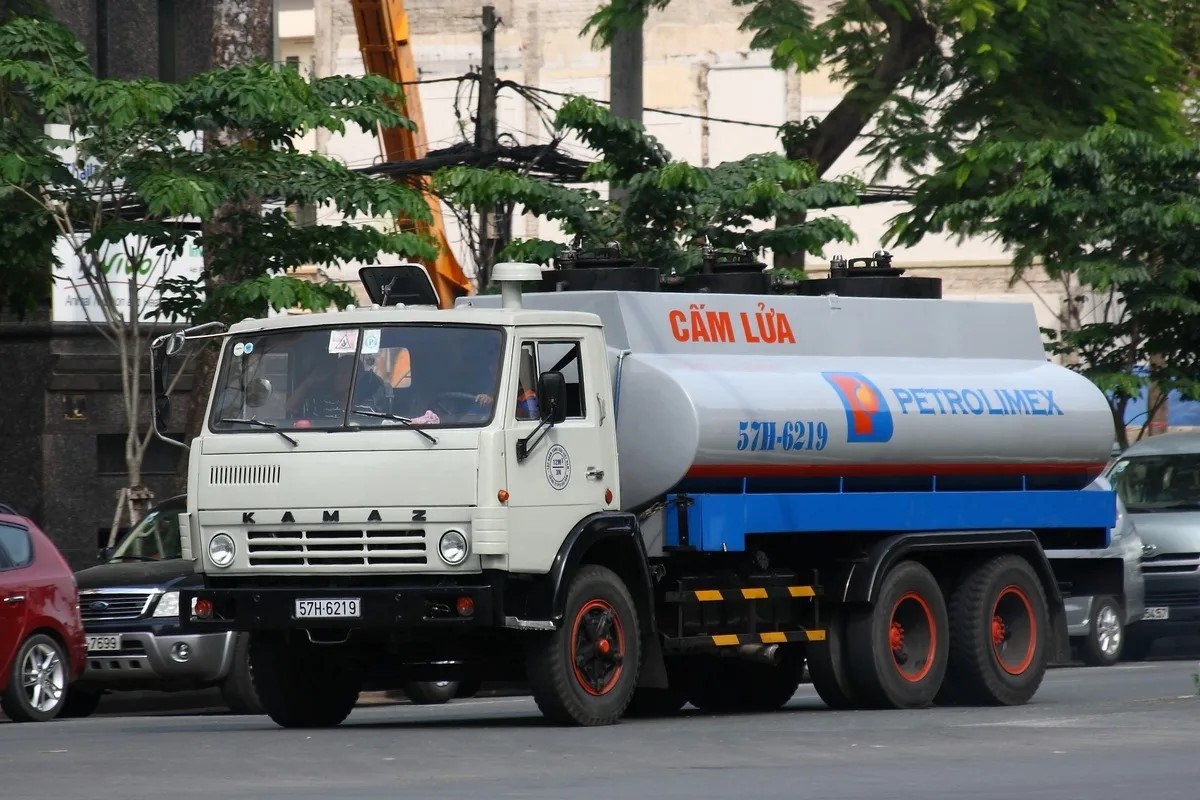 Поставки КАМАЗов во Вьетнами начались почти полвека назад - в 1979 году.
