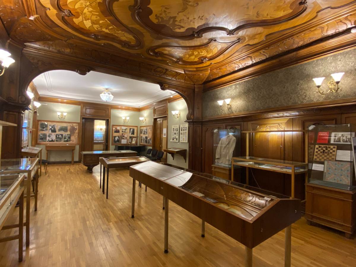 Эти потолки и стены меня покорили. Листайте вправо.