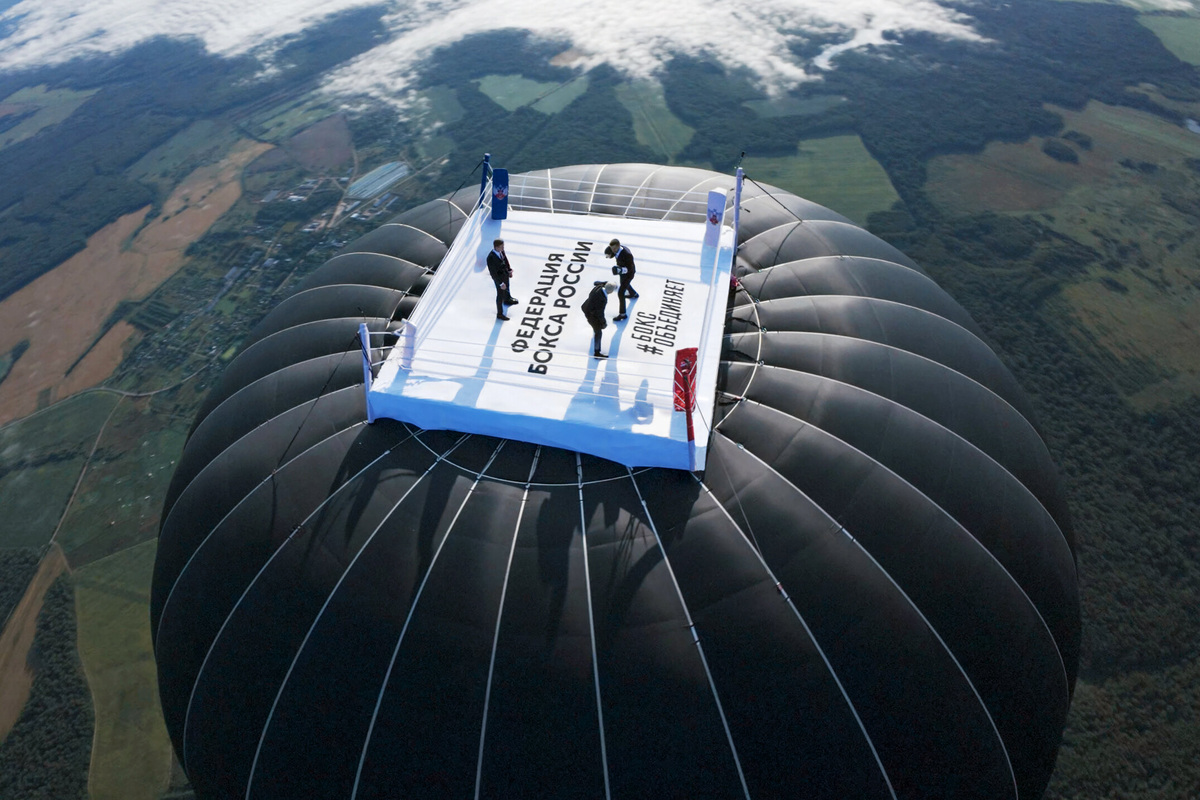     Под самым небом: как блогер Сергей Бойцов организовал первый в мире боксерский поединок на куполе воздушного шара