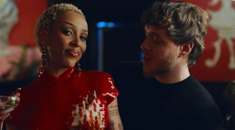     Кадр из клипа «Just Us»