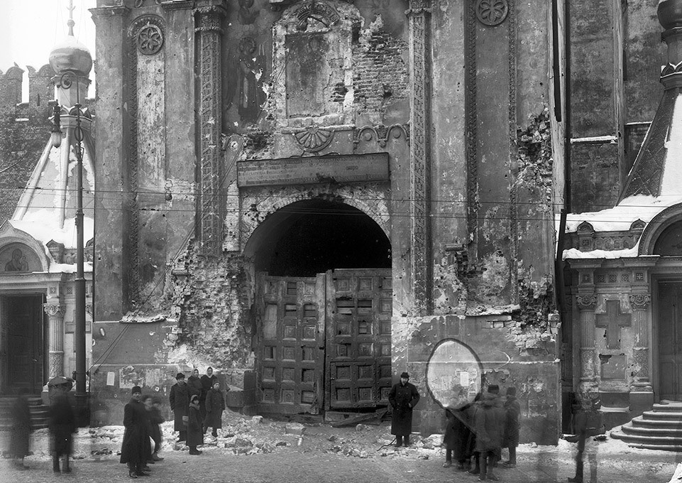 Поврежденный в ходе боев Кремль