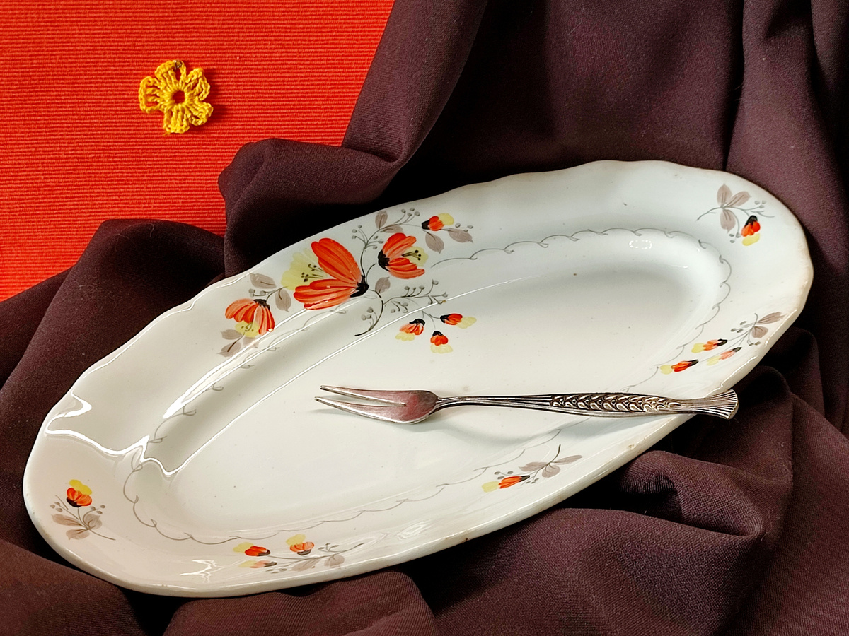 Селедочница, фаянс. Конаково - ЗиК, 1956 г. Цена 300 рублей