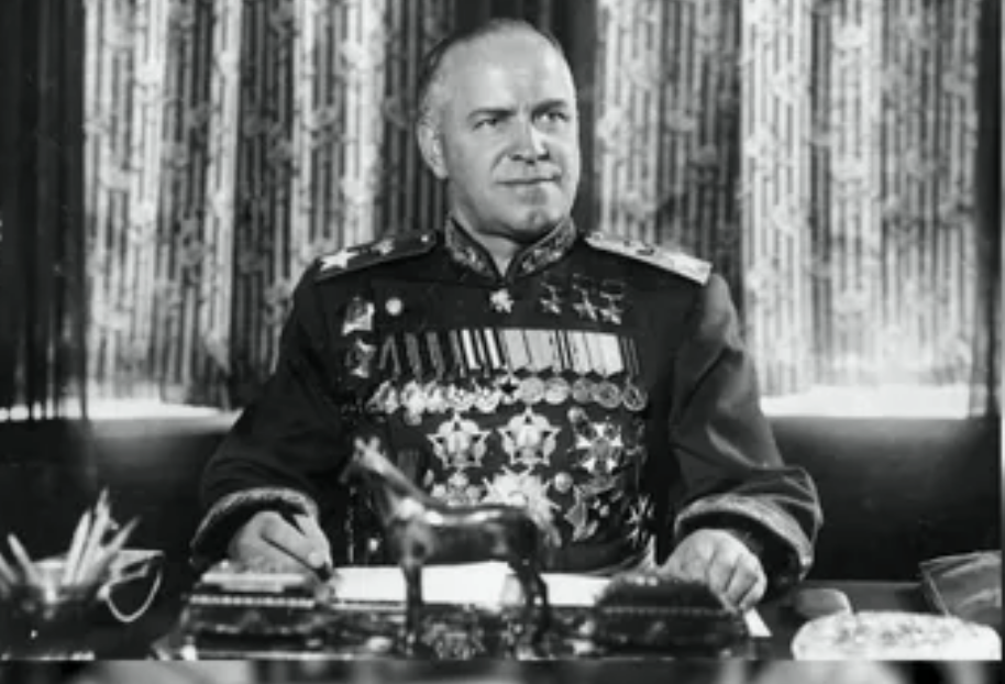 На илл.: Г.К. Жуков // О книге Валентина Сорокина «Купола Кремля»