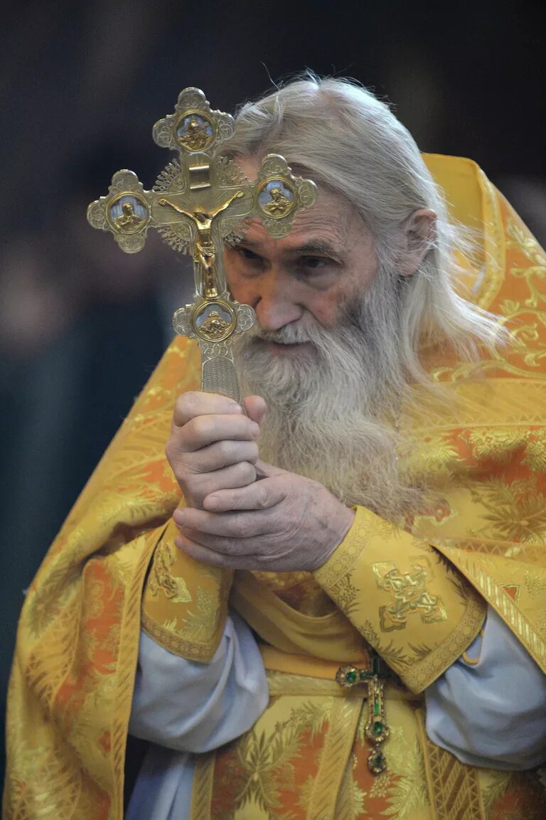 Уймитесь! - внушает старец Илий. На "Спасе" посыпалис спекуляции...