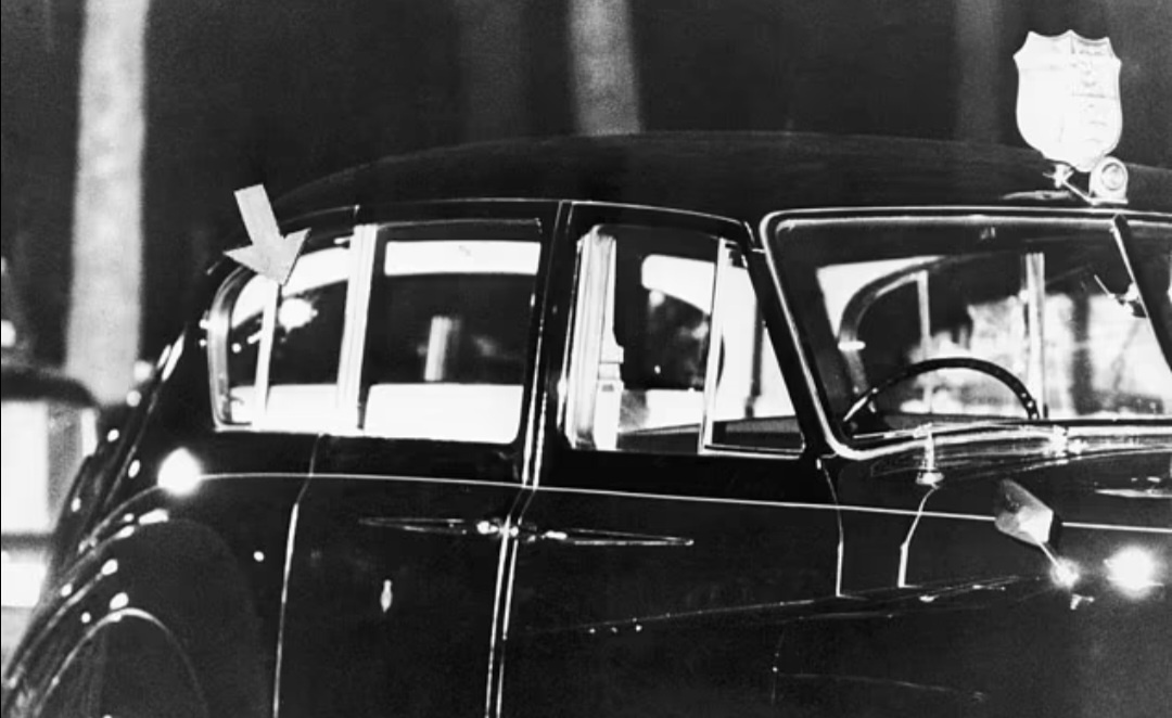 стрелкой показано место, куда выстрелил нападавший 