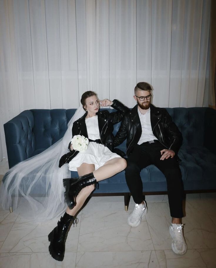 Чтобы сделать вашу свадьбу в 2025 году Необычной – достаточно оригинально подойти к подбору образа. Отбросьте предрассудки и будьте собой.