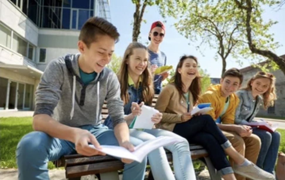 Стресс в общении со сверстниками.