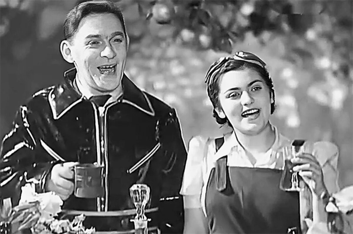    Дита пела с отцом, пока её не выжили из оркестра Утёсова с помощью анонимок недоброжелатели.