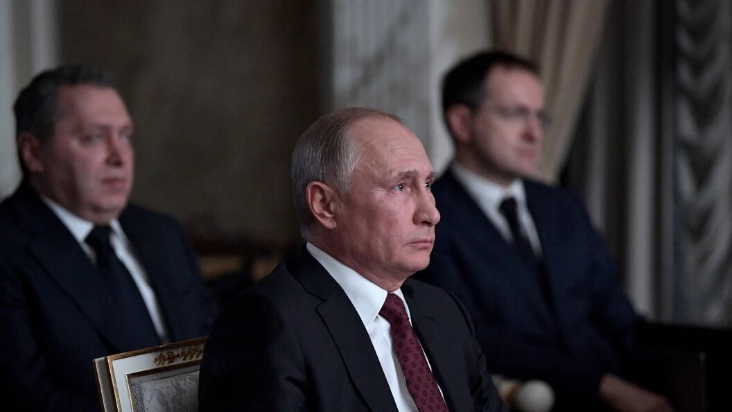    Путин смотрит фильм Легенда о Коловрате Kremlin Pool/Globallookpress