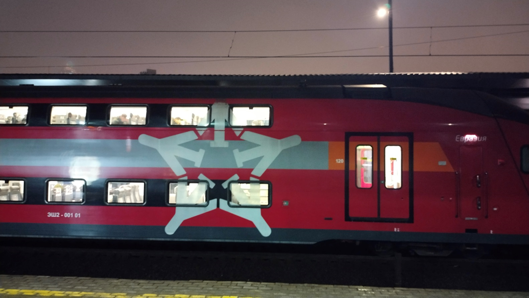 Двухэтажный амулет на удачную поездку!