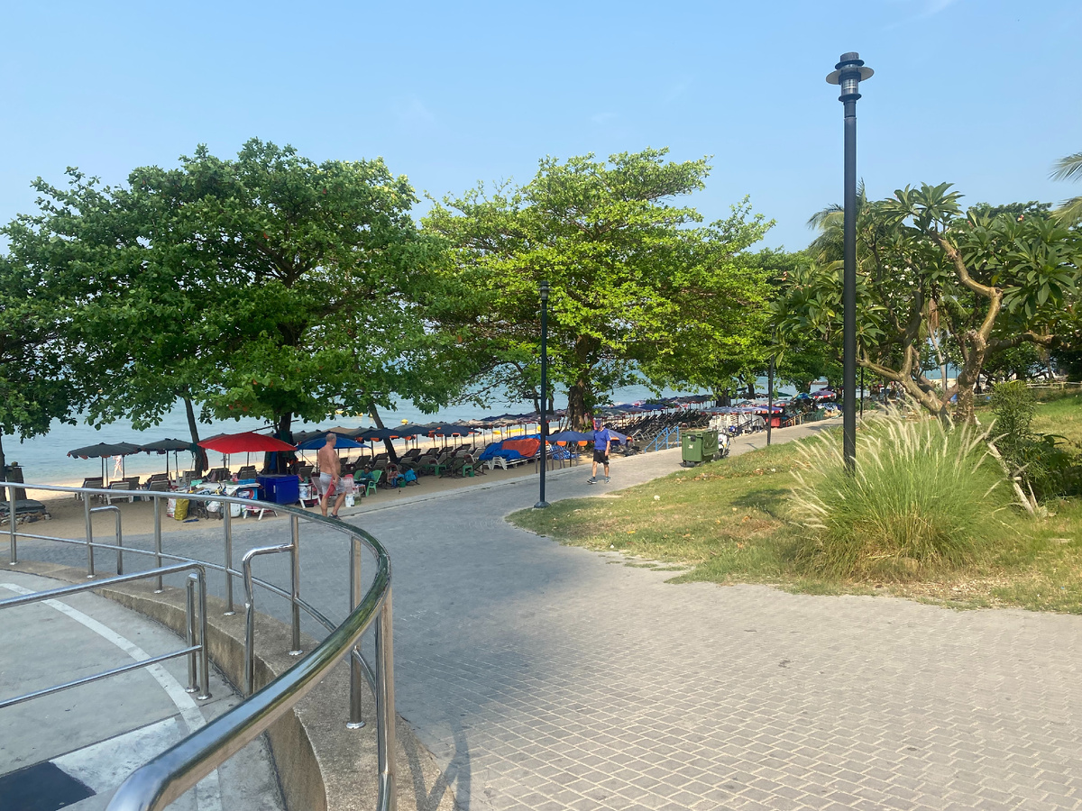 Подходя к пляжу...