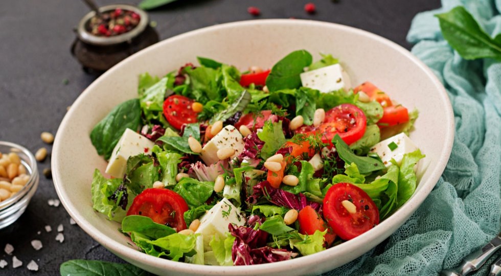 5 салатов, которые можно приготовить заранее