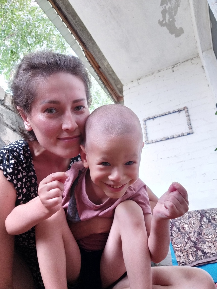 С нашей большой лоджии виды на холмы и лес