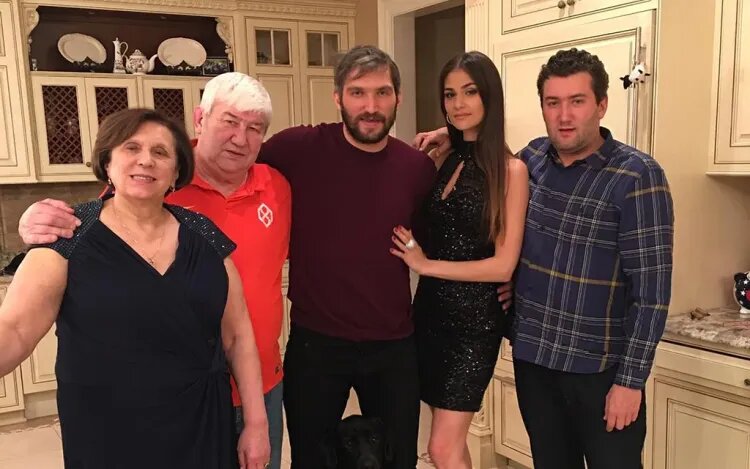    Семья Овечкиных / Источник фото: социальные сети Александра Овечкина