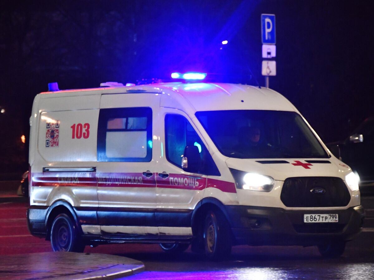    Автомобиль скорой помощи на улице Москвы© РИА Новости / Наталья Селиверстова