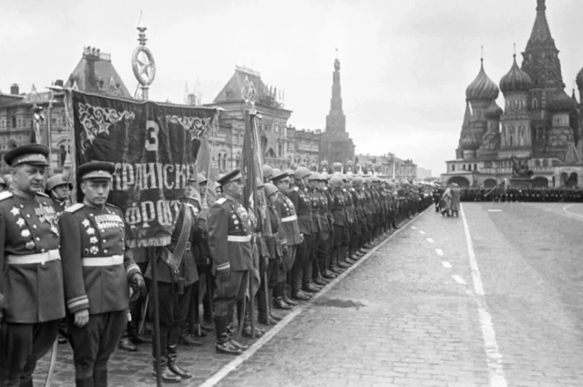    По Красной площади.