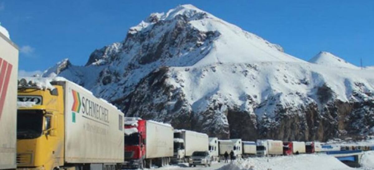 ПРОЕЗД К ВЕРХНЕМУ ЛАРСУ В СЕВЕРНОЙ ОСЕТИИ ПЕРЕКРЫТ ПО ПОГОДЕ