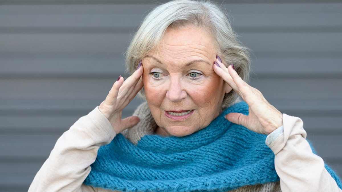 Задумчивая пенсионерка, иллюстрация