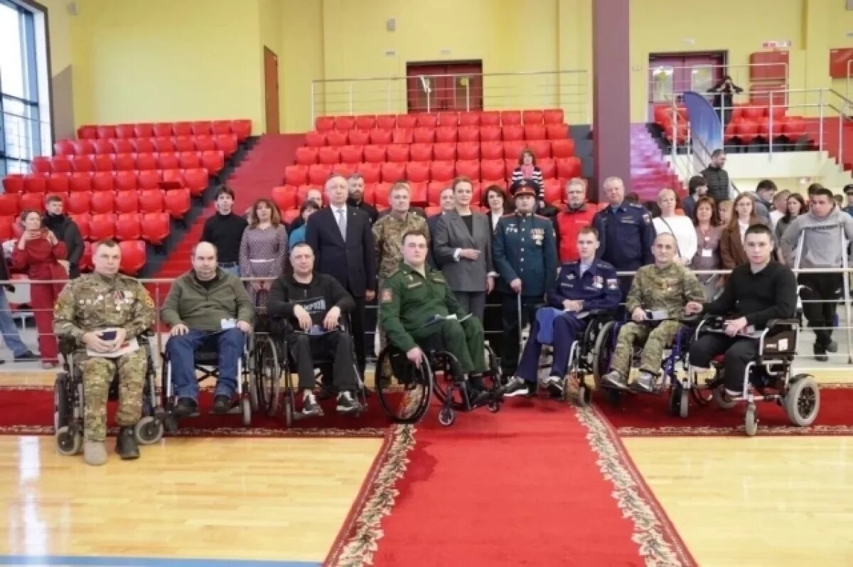    В Петербурге ветеранам СВО вручили ключи от автомобилей