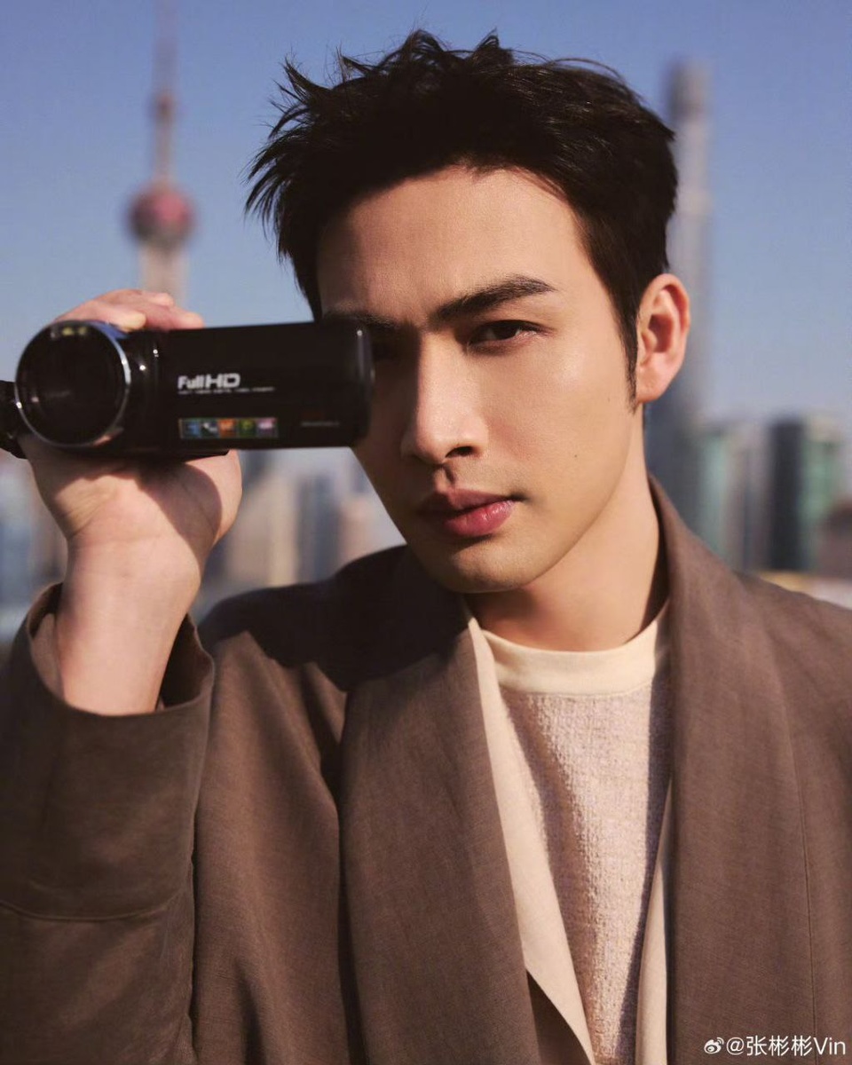 Актёр Чжан Биньбинь. Листайте галерею...