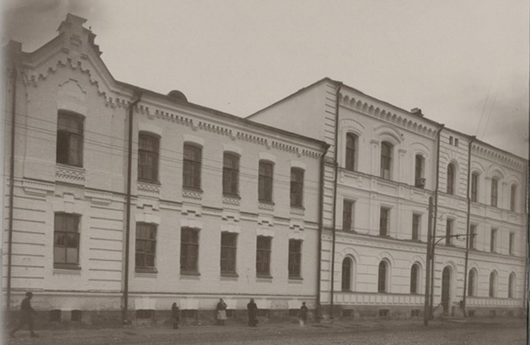 Библиотека Калининского педагогического института перед войной
