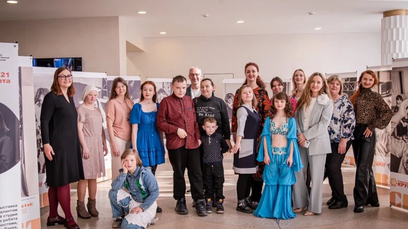     Фотовыставка «Свет в каждом» в Алтайском государственном музыкальном театре Виктория Паршкова