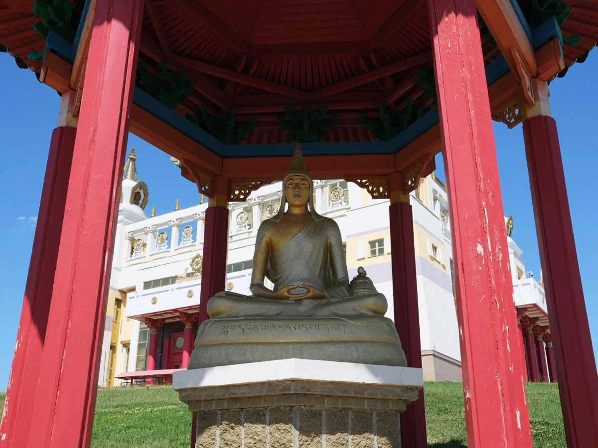 Калмыкию принято считать единственным европейским регионом, где традиционно исповедуют буддизм. Источник: unsplash.com / Naran Tsebikov