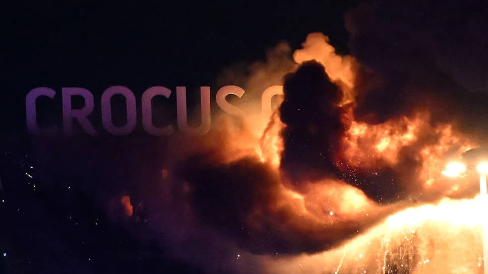 Пожар в здании концертного зала «Крокус Сити Холл» после теракта, 22 марта 2024 года.📷Фото: Игорь Иванко / Коммерсантъ