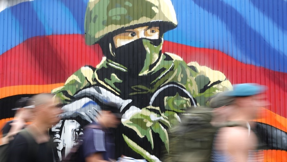    Граффити на военно-исторических сборах "Армата" в Белгородской области. Автор фото: Павел Колядин / ТАСС