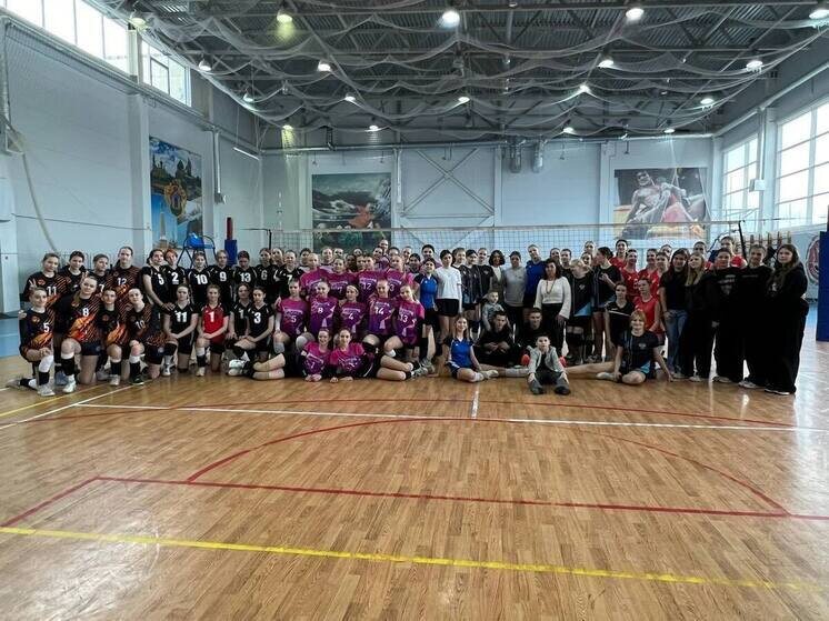     За победу поборются юные волейболистки из Старой Руссы, Кондопоги, Великого Новгорода, Пскова, Боровичей. Фото: telegram-канал главы Старорусского муниципального района Елены Комаровой